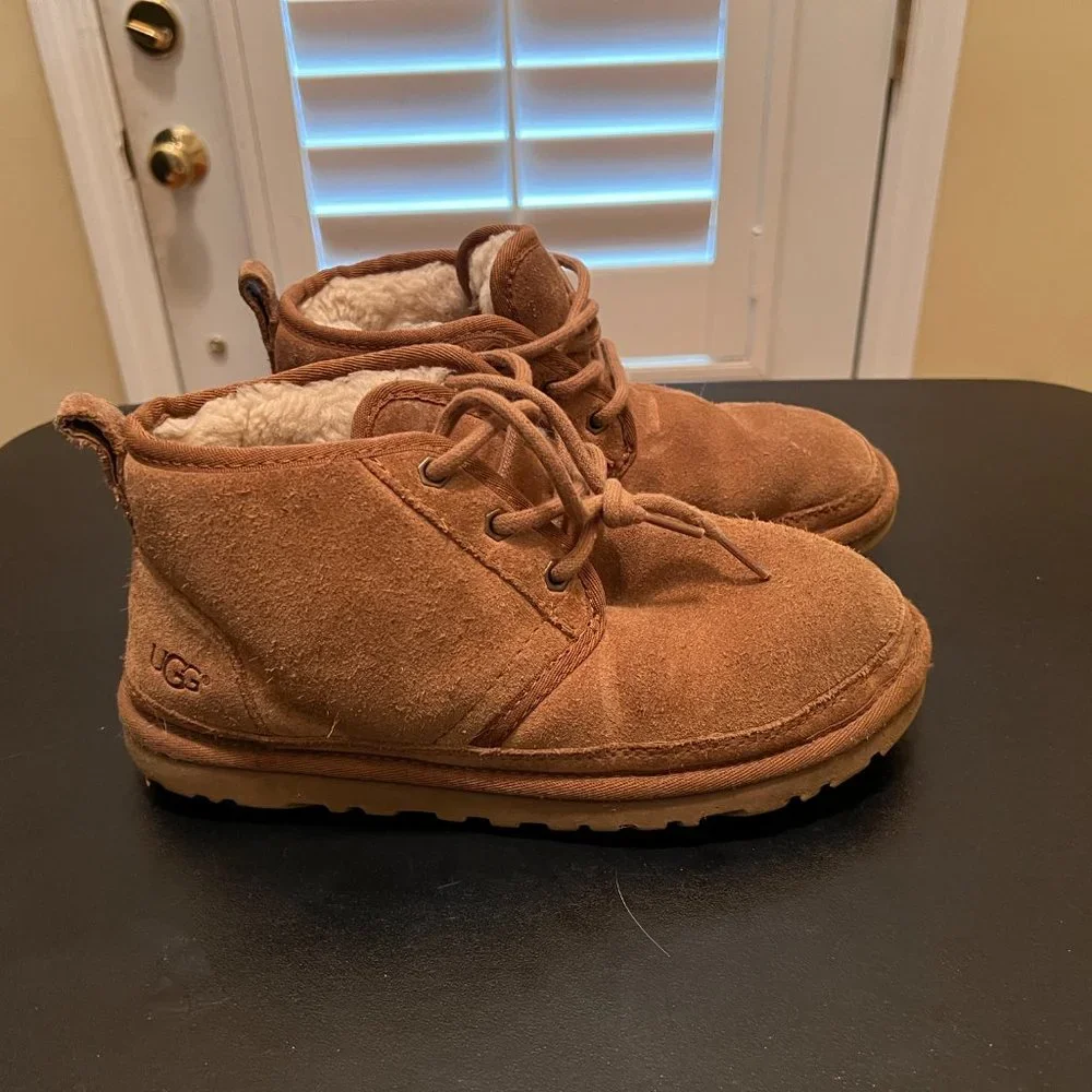 Ugg size 5 boots 3236 tan